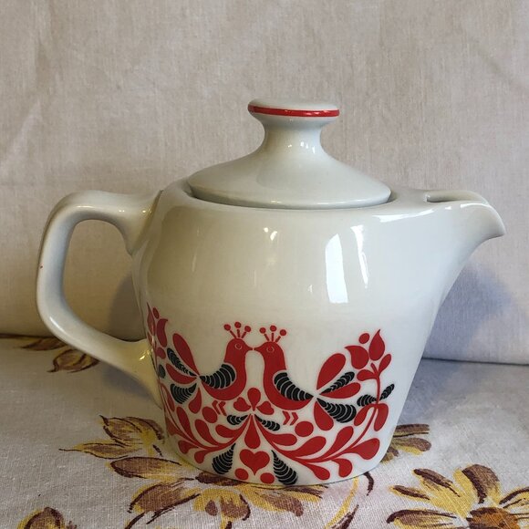 Vintage Hollohaza White with Red Rooster Small Ceramic Teapot or Creamer Hungary - Picture 1 of 7